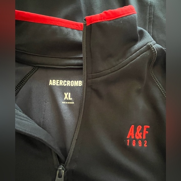 Abercrombie & Fitch Black Pullover with Red Details - Picture 5 of 5